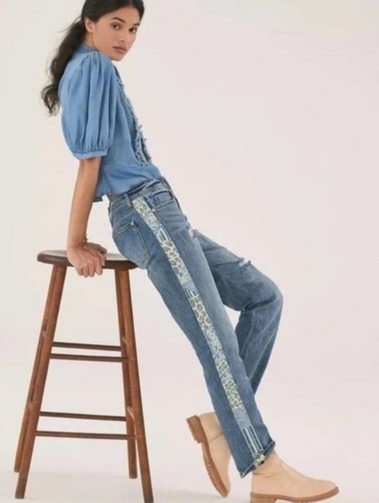 Anthropologie Denim - EUC Anthropologie Blue Straight-Leg Jeans with Embroidered Side Panel